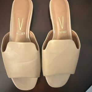 Vizzano Women's Cream Mules very fine genuine leather made in Brazil